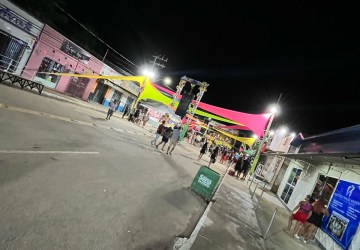 MEGA CARNAVAL OU MEGA FRUSTRAÇÃO? Primeira noite foi um fiasco 