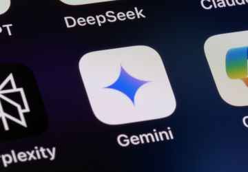 Google aposenta Assistente e migra usuários para Gemini - Coluna do The BRIEF