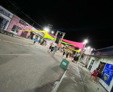 MEGA CARNAVAL OU MEGA FRUSTRAÇÃO? Primeira noite foi um fiasco 