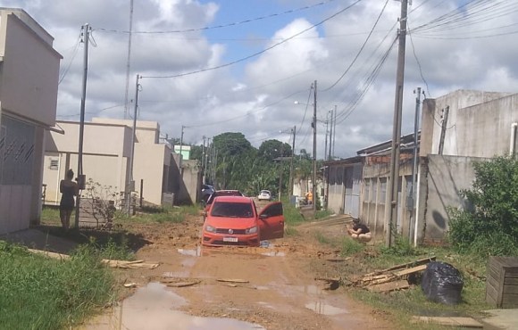 Moradores reclamam da falta de trafegabilidade na rua João Caca, no bairro Jardim Primavera